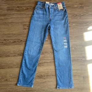 NWT Levi’s wedgie straight 26x28 short length